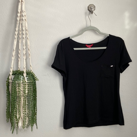 GUESS - CASUAL BLACK T-SHIRT - Picture 2 of 15